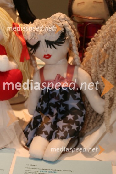 Roxy, oblikovalka Jelena ProkovičUNICEF-ova dobrodelna dražba Punčk iz cunj