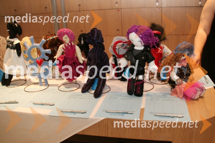 Punčke iz cunjUNICEF-ova dobrodelna dražba Punčk iz cunj