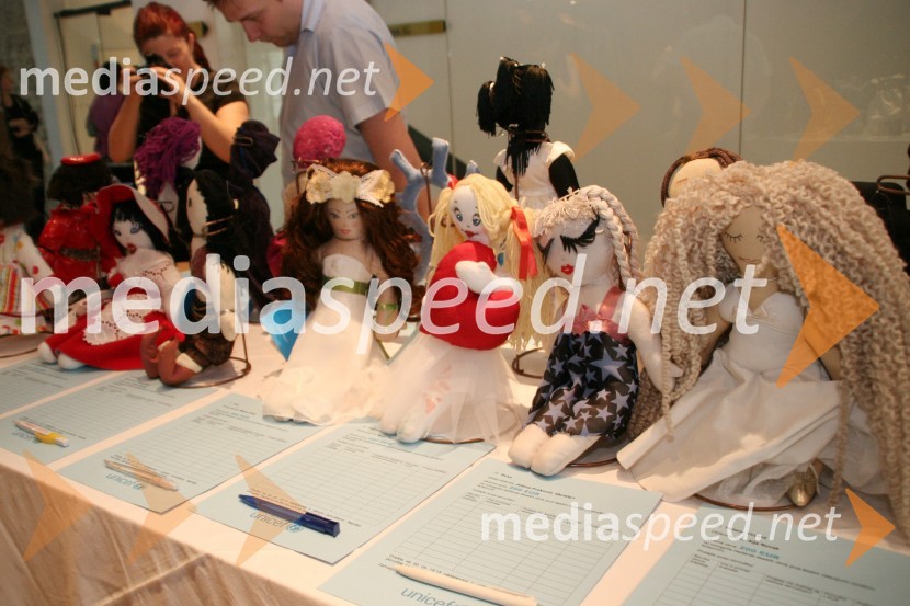 Punčke iz cunjUNICEF-ova dobrodelna dražba Punčk iz cunj