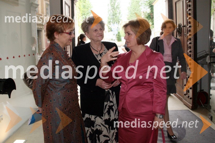 Maja Vojnovič, izvršna direktorica UNICEF Slovenija, Zora Tomič, predsednica UNICEF-a Slovenija in Candan  Corbacioglu, regionalna direktorica AmwayaUNICEF-ova dobrodelna dražba Punčk iz cunj