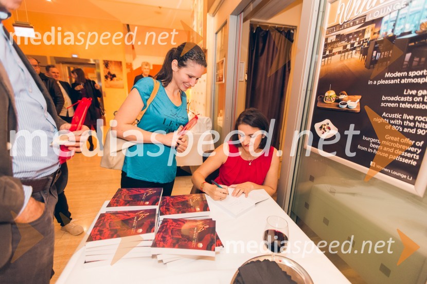 Predstavitev romana Nemirni srci in modna revija