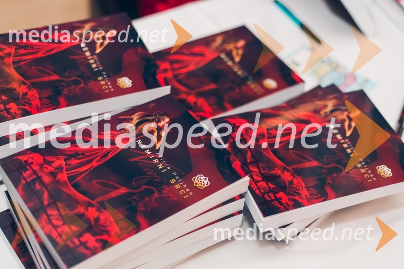 Predstavitev romana Nemirni srci in modna revija