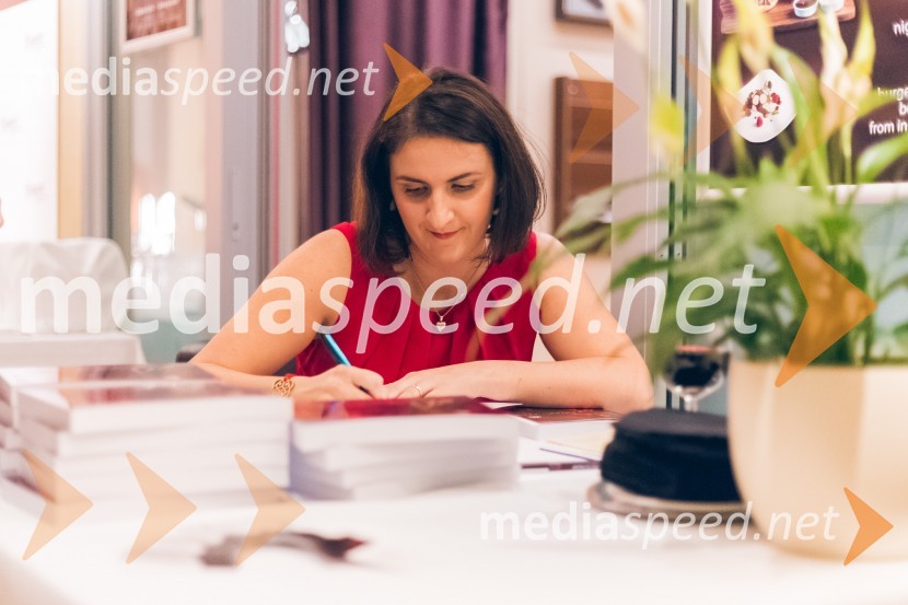 Predstavitev romana Nemirni srci in modna revija