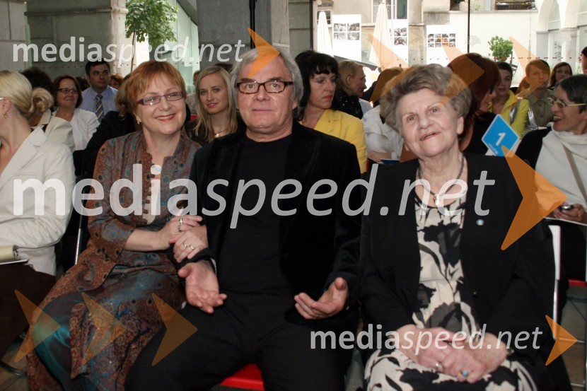 Maja Vojnovič, izvršna direktorica UNICEF Slovenija, Lado Leskovar, pevec in nacionalni ambasador UNICEF-a Slovenija ter Zora Tomič, predsednica UNICEF-a SlovenijaUNICEF-ova dobrodelna dražba Punčk iz cunj