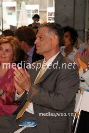 Jani Resnik, direktor Amway SlovenijaUNICEF-ova dobrodelna dražba Punčk iz cunj