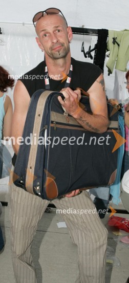 Jože Činč, pevec zabavljaške skupine D'Kwashen Retashy




Kolosej Maribor 1.obletnica