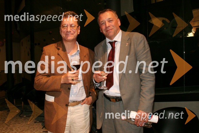 Vojko Kokoravec, KD Kapital in Matjaž Potokar, direktor področja za korporativno komuniciranje KD HoldingUNICEF-ova dobrodelna dražba Punčk iz cunj