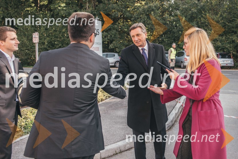  Miha Kranjc, lastnik in direktor zavoda Aktivna starost;  Nejc Smole, župan občine Medvode;  Borut Pahor, predsednik Republike Slovenije;  Mirjam Badovinac, protokol predsednika RS»Mobilnost starejših, z leti gradimo na kvaliteti«, dogodek v centru starejših Medvode