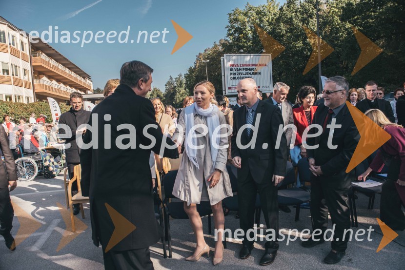  Borut Pahor, predsednik Republike Slovenije;  Tina Remic, direktorica Moj Načrt;  Blaž Razvornik, direktor DEOS centra starejših Medvode;  Bojan Kranjc, direktor družbe DEOS»Mobilnost starejših, z leti gradimo na kvaliteti«, dogodek v centru starejših Medvode