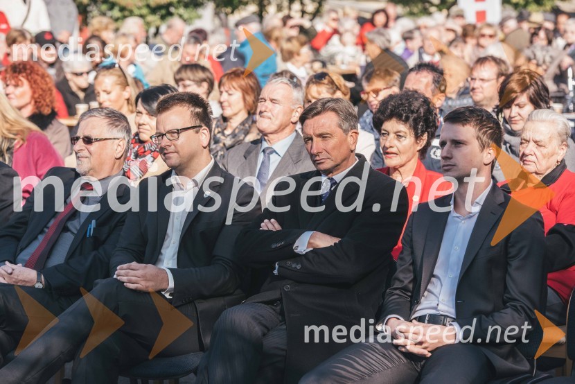  Bojan Kranjc, direktor družbe DEOS;  Nejc Smole, župan občine Medvode;  Borut Pahor, predsednik Republike Slovenije;  Miha Kranjc, lastnik in direktor zavoda Aktivna starost»Mobilnost starejših, z leti gradimo na kvaliteti«, dogodek v centru starejših Medvode