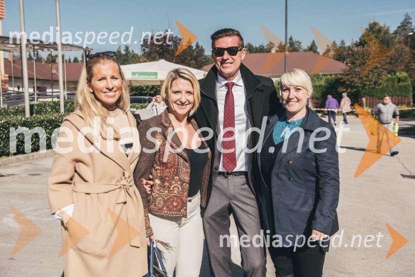  Katerina Steiner, vodja tržnega komuniciranja, Prva osebna zavarovalnica, d.d.;  Tinkara Godec, direktorica DEOS centra starejših trnovo;  ... ;  Ana Petric Ana Petric, direktorica centra Deos Center starejših Notranje Gorice»Mobilnost starejših, z leti gradimo na kvaliteti«, dogodek v centru starejših Medvode