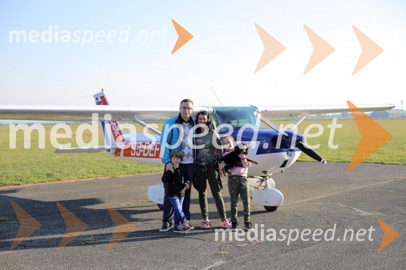  ... ; dr. Boris Onišak,  estetski kirurg;  ... ;  ... Jesenski piknik, Estetika Nobilis