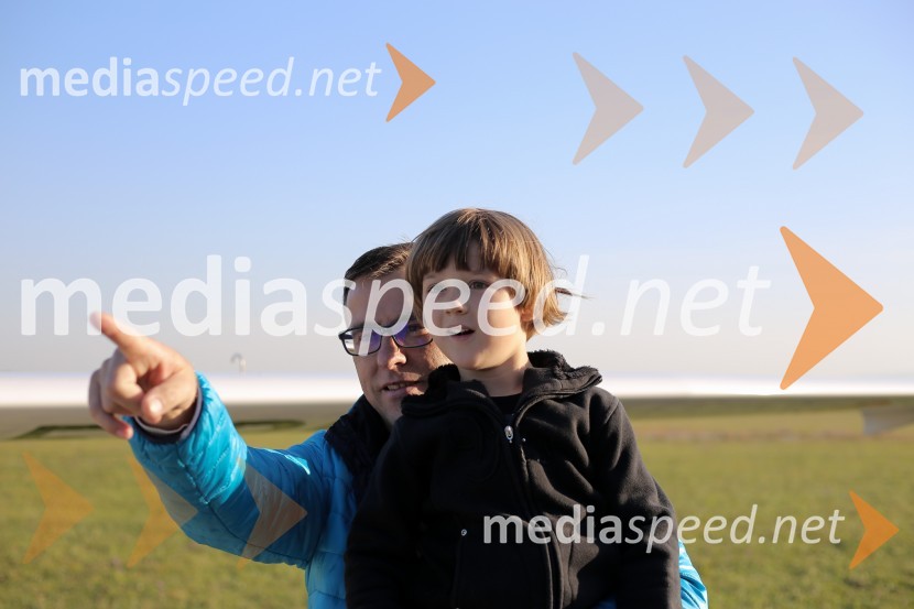 dr. Boris Onišak,  estetski kirurg;  ... Jesenski piknik, Estetika Nobilis