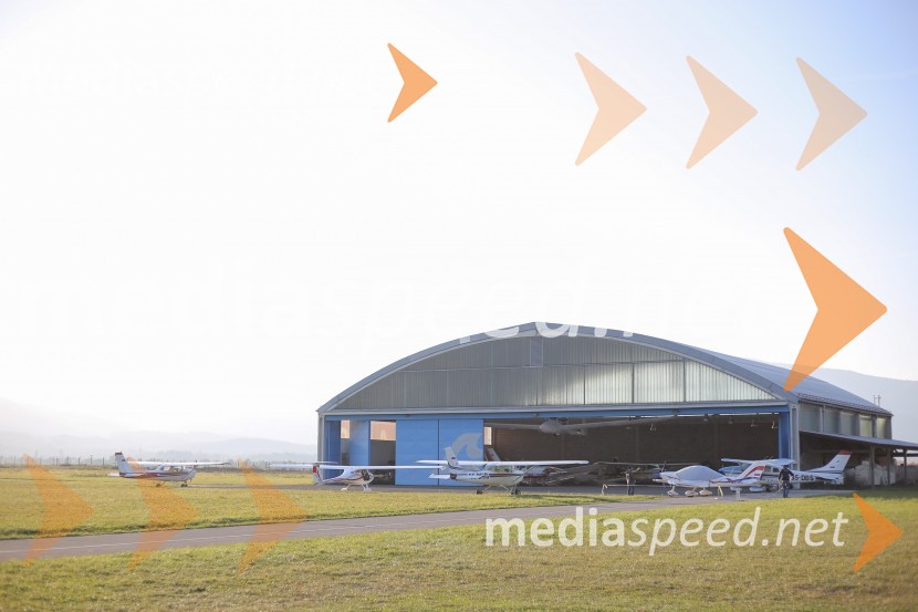 1. Nobilisov piknik, Športno letališče SkokeJesenski piknik, Estetika Nobilis