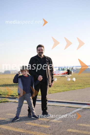  ... ; dr.med. Andrej Bergauer, specialist splošne kirurgijeJesenski piknik, Estetika Nobilis