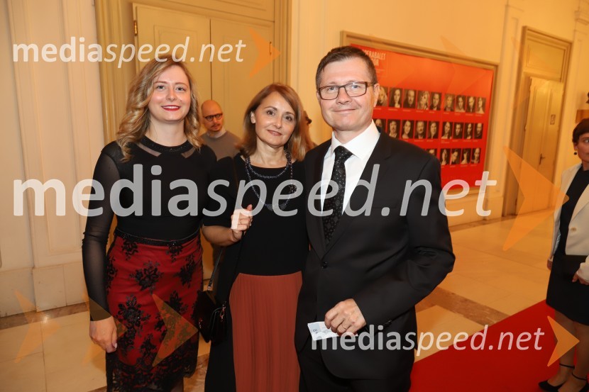  Ana Marinič, Zavarovalnica Sava;  Andreja Zelenič Marinič, direktorica finančno ekonomskega sektorja, Elektro Maribor; mag. Igor Marinič, namestnik generalnega direktorja Pošte Slovenije Nabucco, premiera opere