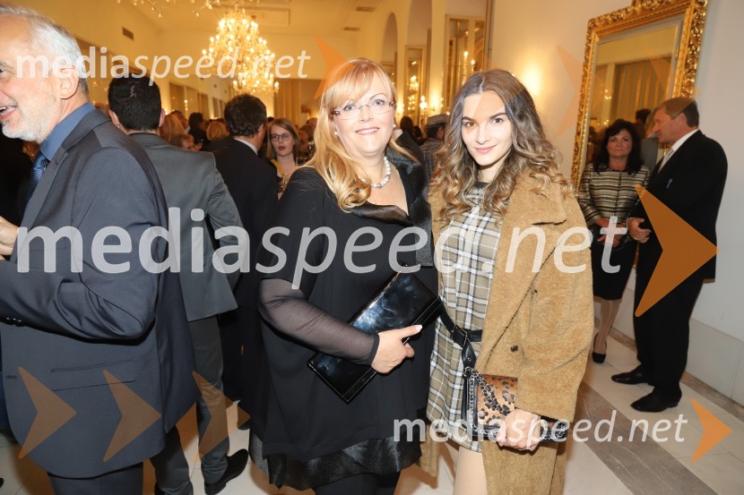  Melita  Petelin, mestna svetnica MOM;  Marisa Višnić Maver, tv voditeljica, manekenkaNabucco, premiera opere