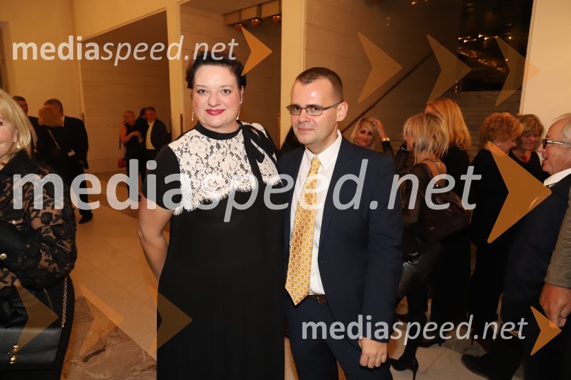  Rebeka Lokar, operna pevka;  Alan Kavčič, predstavnik za odnose z javnostmi SNG MariborNabucco, premiera opere