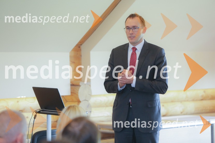  Rasto Oderlap, direktor, podjetje Autocommerce d.o.o.Mercedes-Benz razred C (facelift), slovenska predstavitev