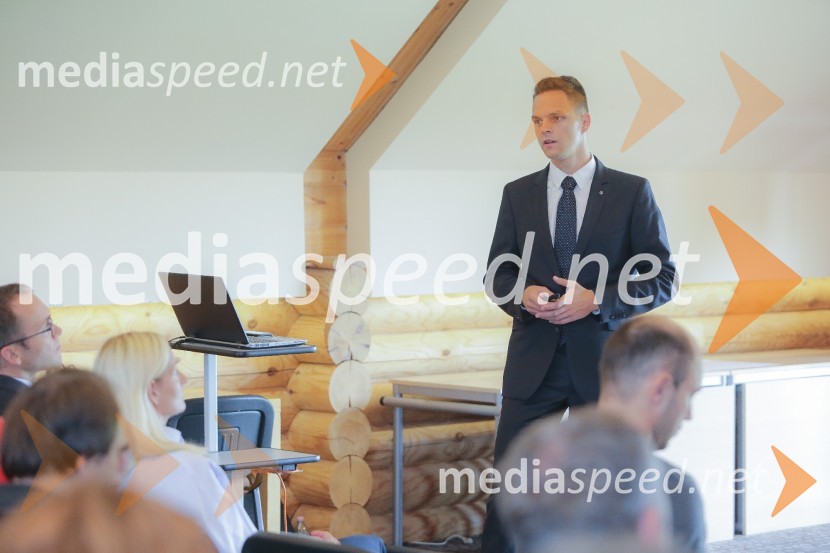 Mercedes-Benz razred C (facelift), slovenska predstavitev