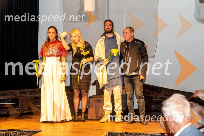  Maruša Oblak, igralka;  Barbara Pia Jenič, režiserka;  Miha Rodman, igralec;  ... Prerok, premiera predstave