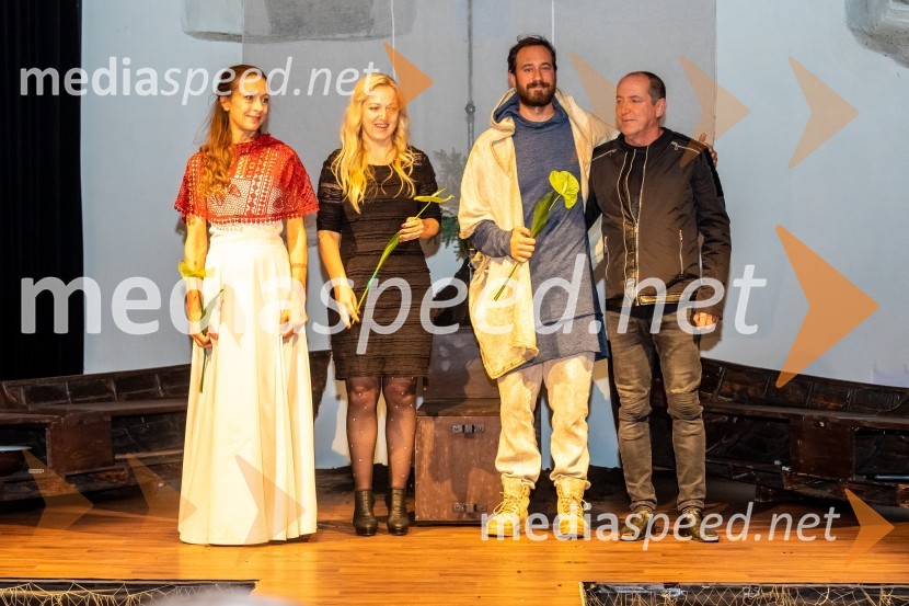  Maruša Oblak, igralka;  Barbara Pia Jenič, režiserka;  Miha Rodman, igralec;  Ciril Roblek, inspicientPrerok, premiera predstave