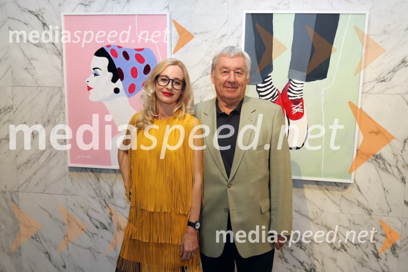  Mojca Krajnc, ilustratorka;  Iztok Premrov, umetnostni zgodovinar, likovni kritikOtvoritev razstave umetniških del Mojce Krajnc