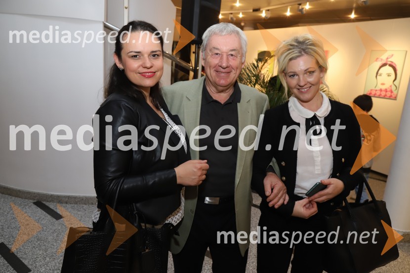  Maja Fabijan, slikarka;  Iztok Premrov, umetnostni zgodovinar, likovni kritik;  Renata Donko, slikarkaOtvoritev razstave umetniških del Mojce Krajnc