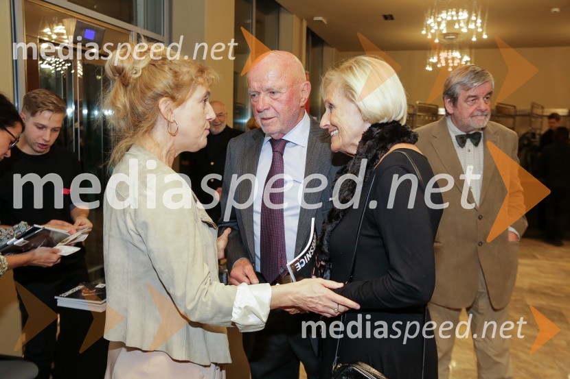  Barbara Hieng Samobor, direktorica MGL;  Joco Žnidaršič, fotograf;  Ana  ŽnidaršičKresnice, premiera predstave