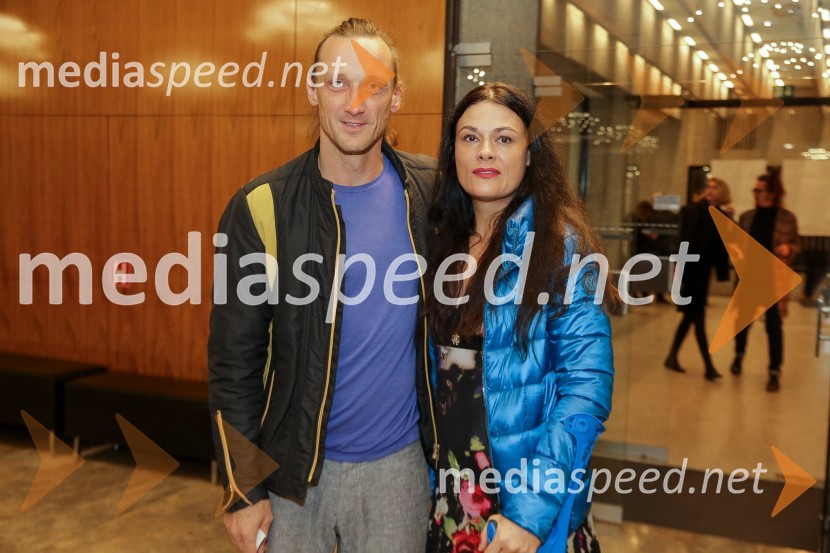  Marko  Mandić, igralec;  Pia Zemljič, igralkaKresnice, premiera predstave