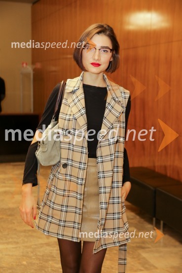  Zala Đurić Ribič, pevka, igralkaKresnice, premiera predstave