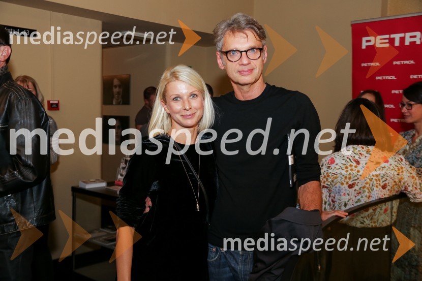  Tjaša  Železnik, igralka;  Primož Ekart, igralec, režiserKresnice, premiera predstave