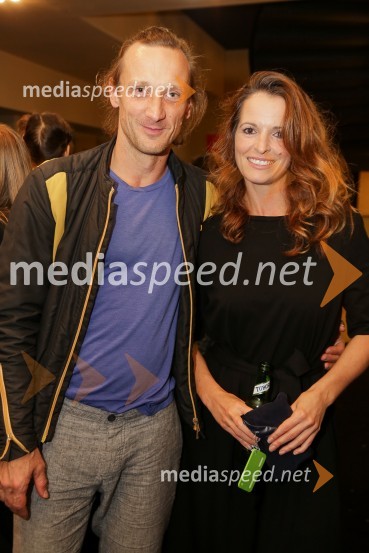  Marko  Mandić, igralec;  Ana Horvat Dolinar, igralkaKresnice, premiera predstave