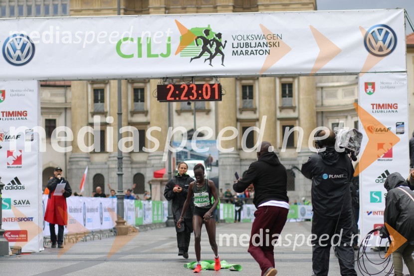  Visiline Jepkesho, tekačicaNa 23. ljubljanskem maratonu slavila Etiopijec in Kenijka