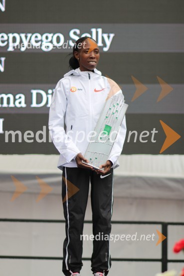  Selly Chepyego, tekačicaNa 23. ljubljanskem maratonu slavila Etiopijec in Kenijka