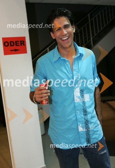 Pevec Domen KumerMelodije morja in sonca