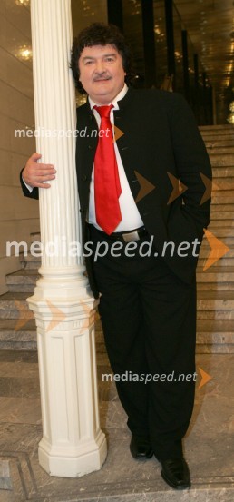 Janez Lotrič, operni pevecJanez Lotrič, operni pevec