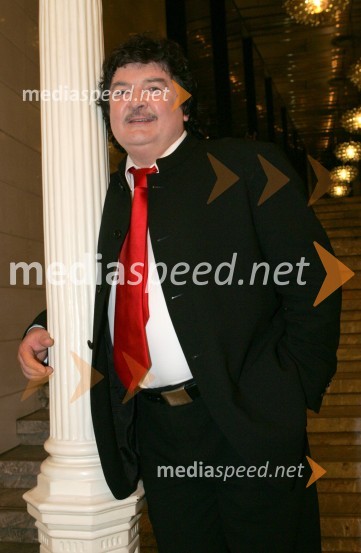 Janez Lotrič, operni pevecJanez Lotrič, operni pevec