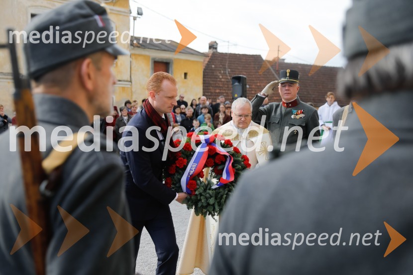  Matej Sodin, direktor podjetja Reitenburg d.o.o.;  Jakob Trček, župnik, Župnijska cerkev Sv. Ruperta, ŠentrupertOdkritje spomenika ob 100.letnici konca 1. svetovne vojne v spomin 101. padlem vojaku