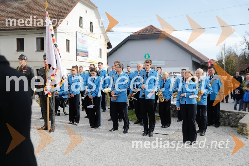 Občinski pihalni orkester TrebnjeOdkritje spomenika ob 100.letnici konca 1. svetovne vojne v spomin 101. padlem vojaku