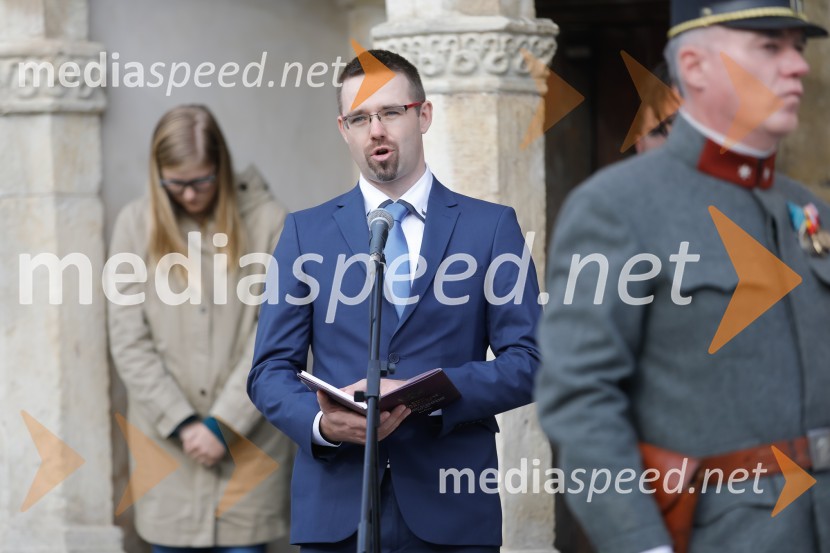  Miha Šimac,  zgodovinar, teolog, avtor knjigOdkritje spomenika ob 100.letnici konca 1. svetovne vojne v spomin 101. padlem vojaku