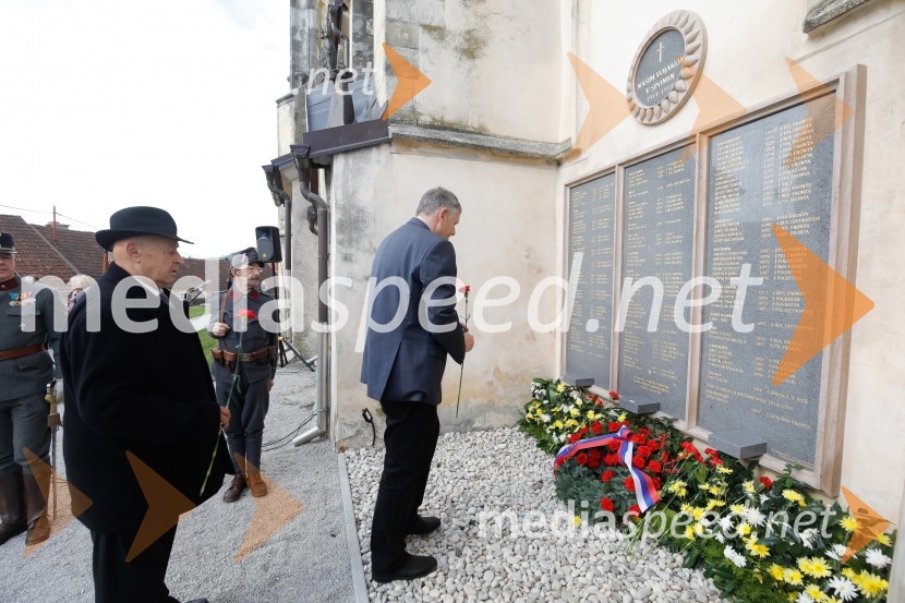 Peter Kurent, predstavnik župnijskega pastoralnega sveta;  Marko Štepec, muzejski svetnik, vodja kustosov, Muzej novejše zgodovine SlovenijeOdkritje spomenika ob 100.letnici konca 1. svetovne vojne v spomin 101. padlem vojaku