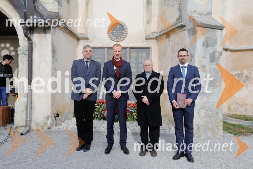  Marko Štepec, muzejski svetnik, vodja kustosov, Muzej novejše zgodovine Slovenije;  Matej Sodin, direktor podjetja Reitenburg d.o.o.;  Peter Kurent, predstavnik župnijskega pastoralnega sveta;  Miha Šimac,  zgodovinar, teolog, avtor knjigOdkritje spomenika ob 100.letnici konca 1. svetovne vojne v spomin 101. padlem vojaku