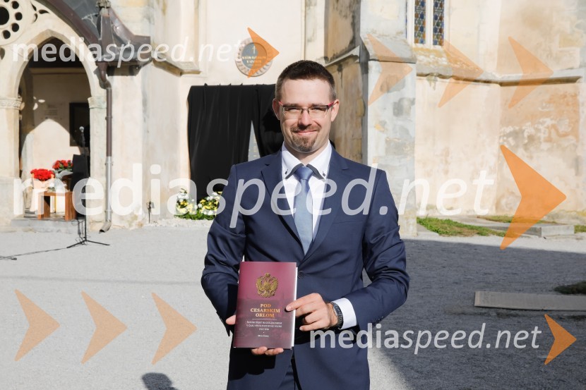 Miha Šimac,  zgodovinar, teolog, avtor knjigOdkritje spomenika ob 100.letnici konca 1. svetovne vojne v spomin 101. padlem vojaku