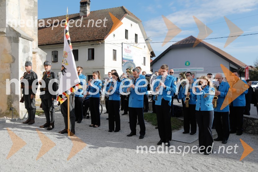 Občinski pihalni orkester TrebnjeOdkritje spomenika ob 100.letnici konca 1. svetovne vojne v spomin 101. padlem vojaku
