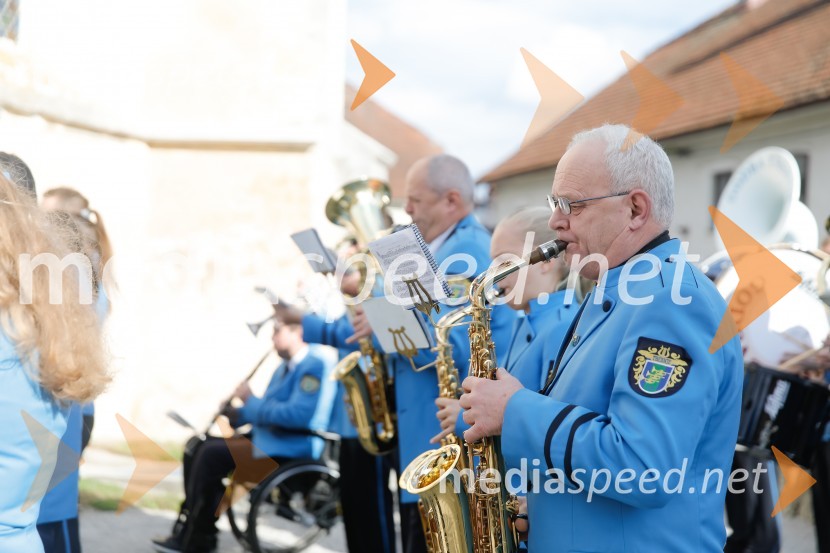 Občinski pihalni orkester TrebnjeOdkritje spomenika ob 100.letnici konca 1. svetovne vojne v spomin 101. padlem vojaku