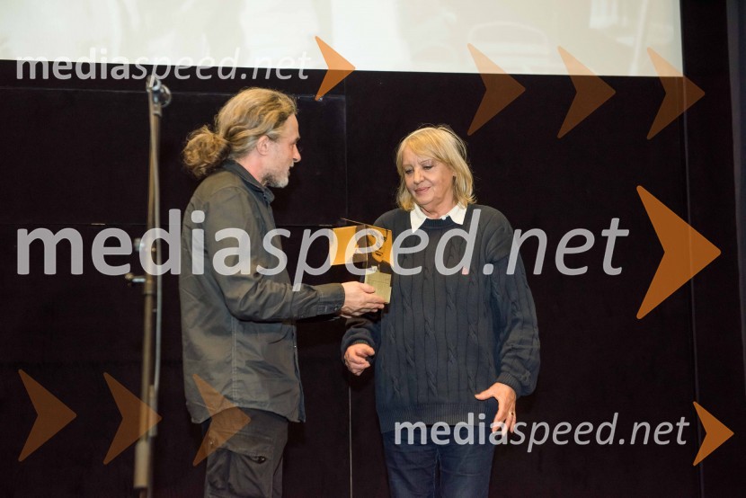  Miha Hočevar, režiser in scenarist;  Špela Rozin, igralkaNagrado BERT prejela Špela Rozin