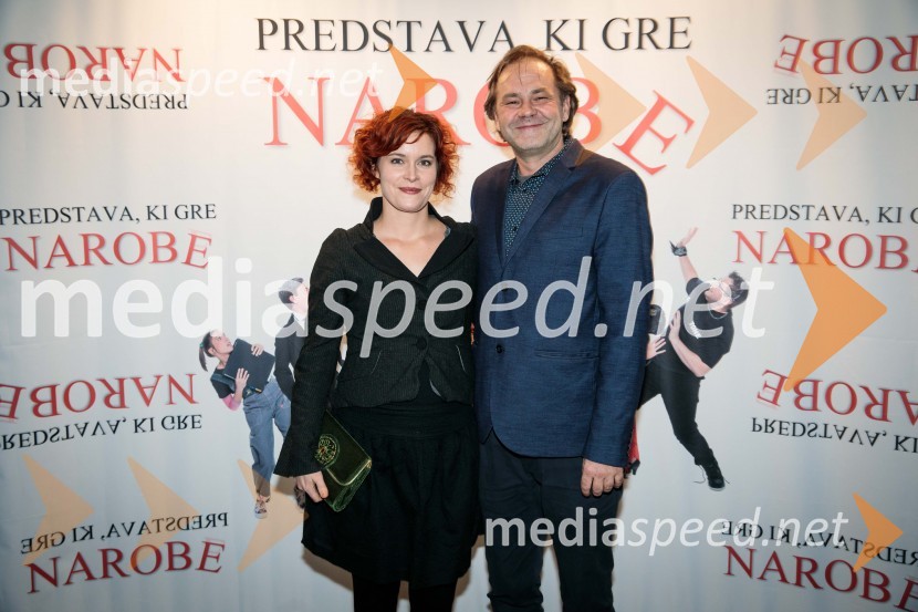  Nana Forte, skladateljica in sopranistka;  Jure Ivanušič, dramski igralec in glasbenikPredstava, ki gre narobe, premiera gledališke komedije