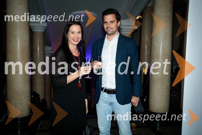 Predstava, ki gre narobe, premiera gledališke komedije