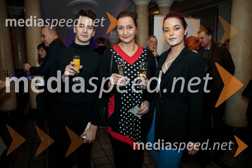 Predstava, ki gre narobe, premiera gledališke komedije